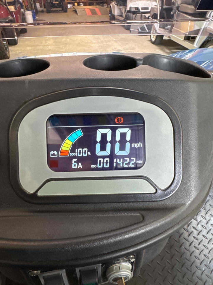 4-PASSENGER GOLF CART USED YEAR  2022 LIKE NEW!
